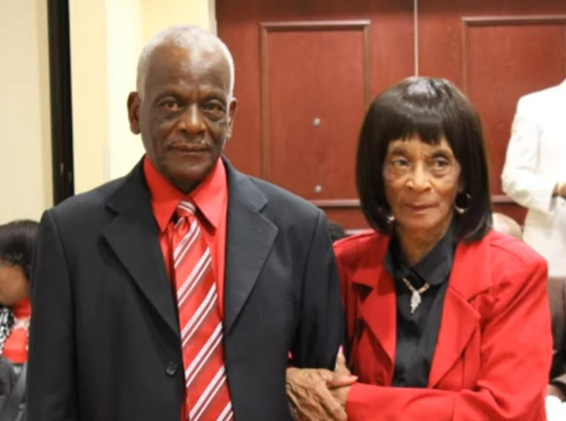Elder couple arm in arm at a reunion banquet